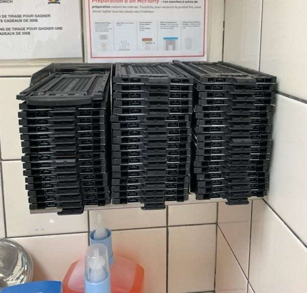 Support for Laminated envelopes for cash deposits.