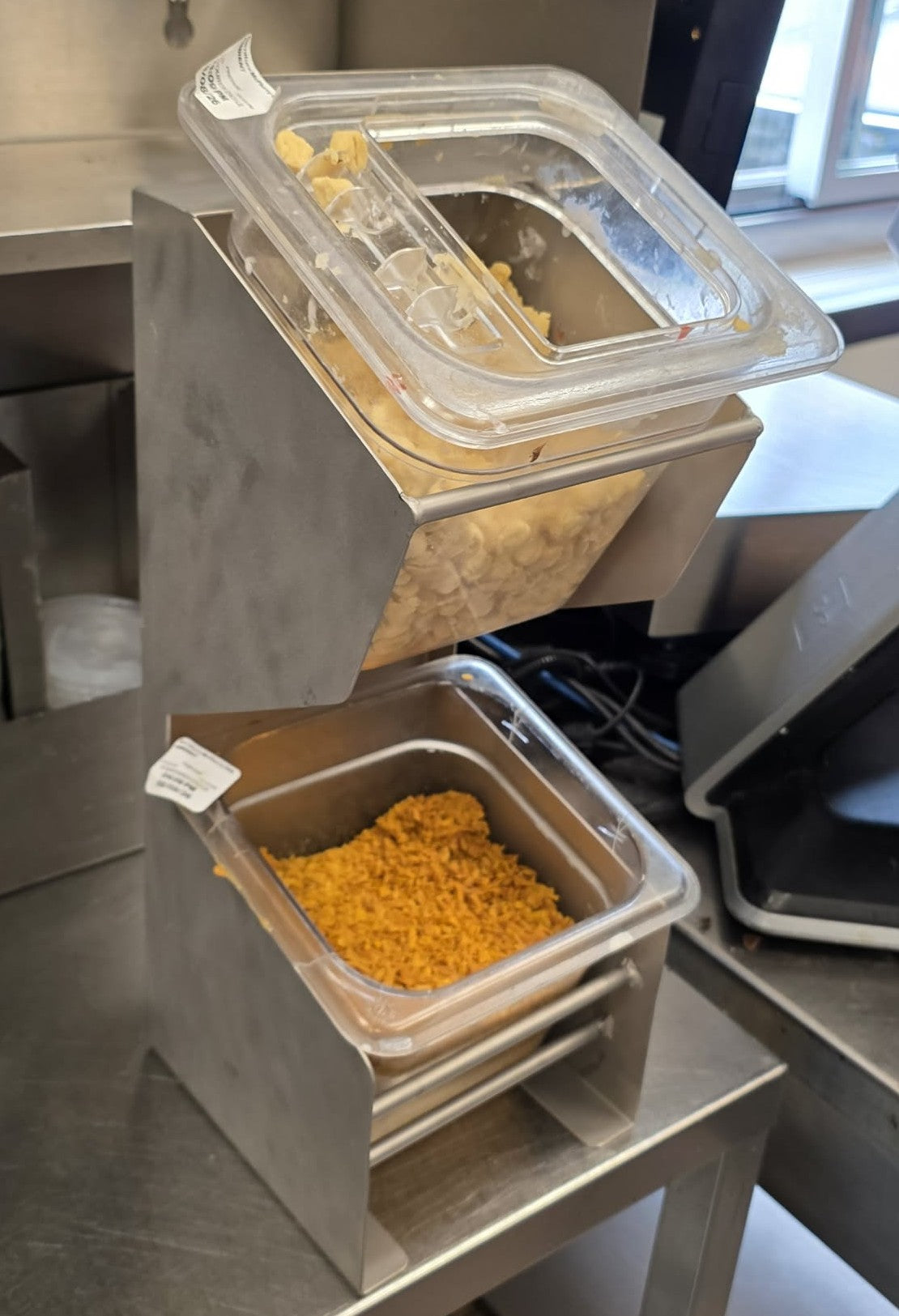TWO-TIER MCFLURRY CONDIMENT HOLDER